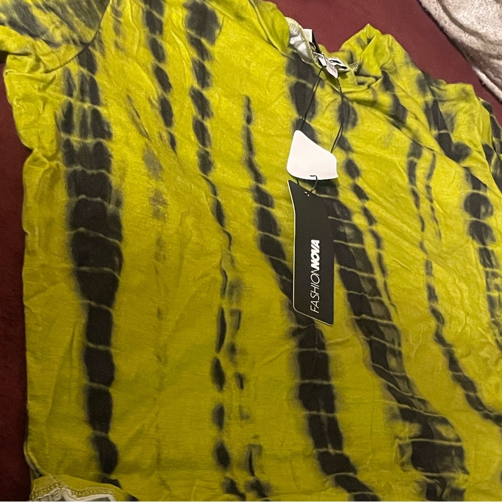 Fashion nova curve 2 piece tie dye set. (Yellowish/ green)  new with tags.